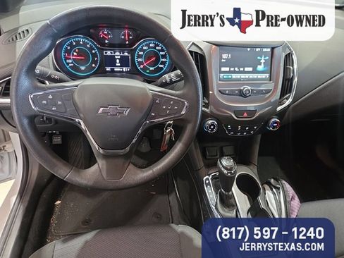 Used 2018 Chevrolet Cruze LT w/ Redline Edition FWD image 8