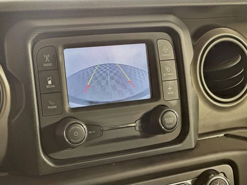 Used 2019 Jeep Wrangler Unlimited Sport S AWD/4WD image 22