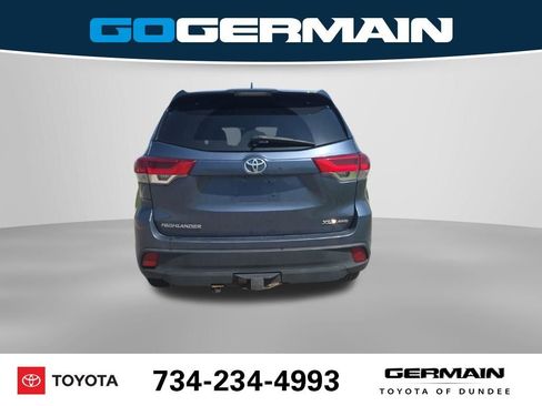 Used 2017 Toyota Highlander XLE w/ Carpet Mat Package AWD/4WD image 10