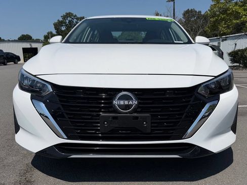 Used 2025 Nissan Sentra SV FWD image 2