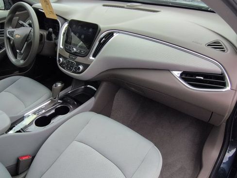 Used 2020 Chevrolet Malibu LT FWD image 29