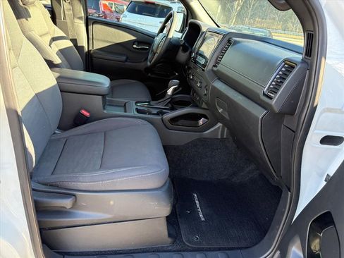 Certified 2023 Nissan Frontier SV w/ Midnight Edition Package image 18