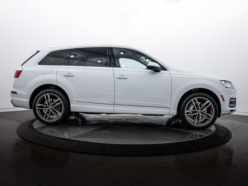 Used 2017 Audi Q7 3.0T Premium Plus w/ Premium Plus Package image 3