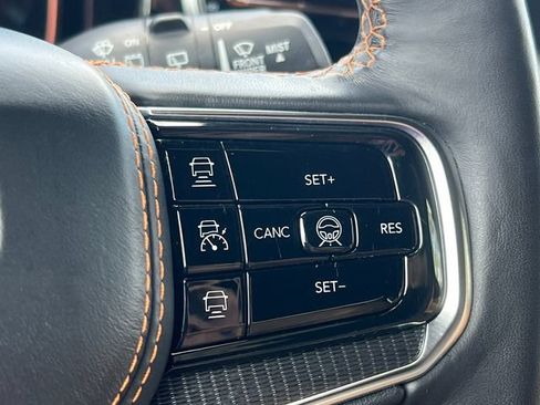 Used 2025 Jeep Grand Wagoneer Series III w/ Rear Seat Video Group 1 AWD/4WD image 22