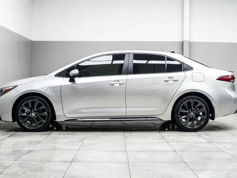 Used 2025 Toyota Corolla XSE FWD image 9