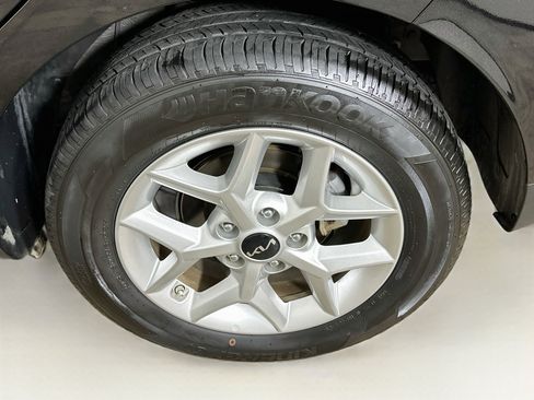Used 2025 Kia Soul LX w/ LX Technology Package FWD image 11
