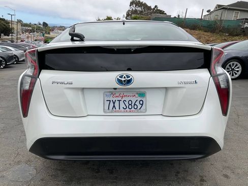 Used 2017 Toyota Prius Two FWD image 4