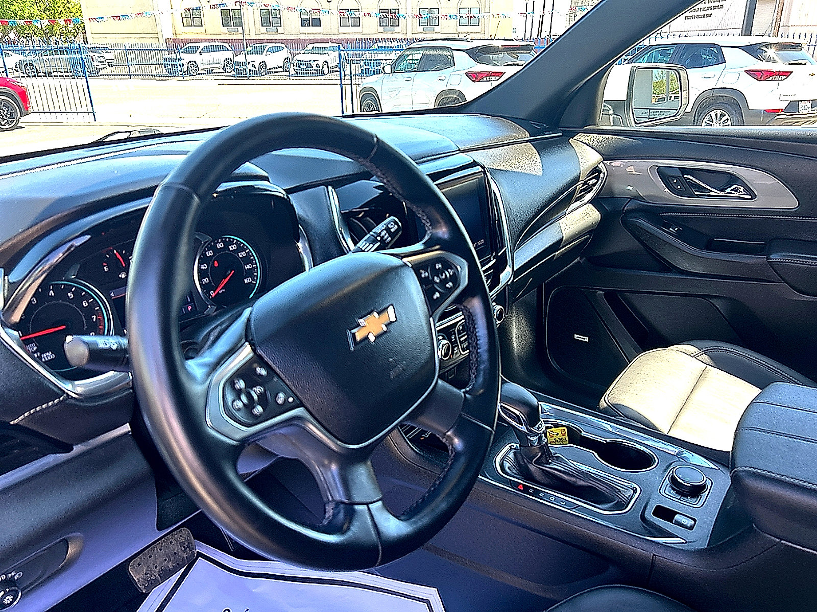 Used 2023 Chevrolet Traverse LT w/ LT Premium Package FWD image 9