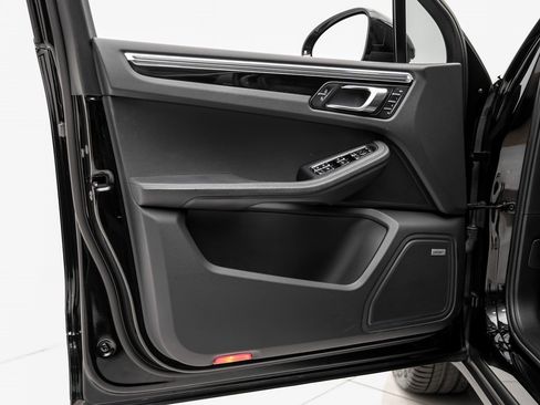 Used 2020 Porsche Macan S image 37