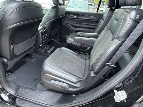 Used 2025 Jeep Grand Cherokee L Laredo AWD/4WD image 24