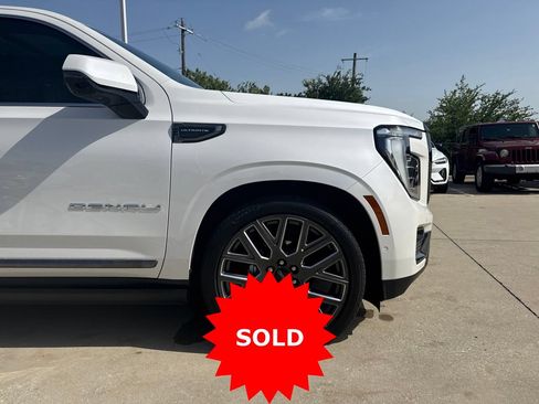 Used 2025 GMC Yukon XL Denali Ultimate AWD/4WD image 10
