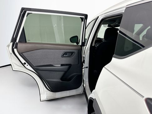 Used 2023 Nissan Rogue S AWD/4WD image 25
