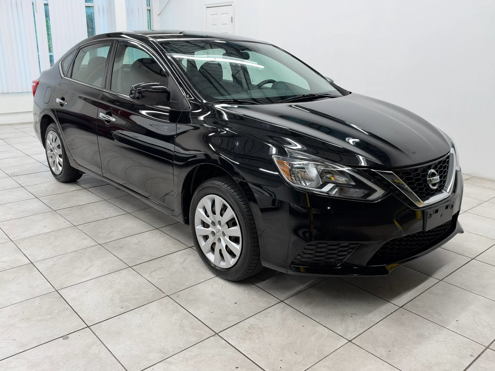 Used 2017 Nissan Sentra SV FWD image 1