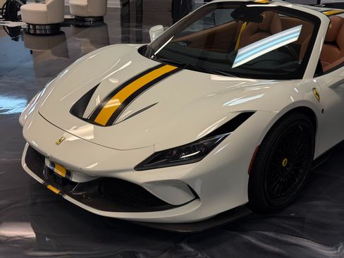 Used 2022 Ferrari F8 Tributo RWD image 4