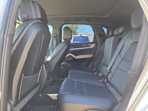 Used 2024 Porsche Cayenne AWD/4WD image 13