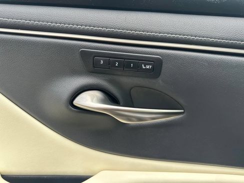 Used 2022 Lexus ES 300h w/ Premium Package FWD image 22