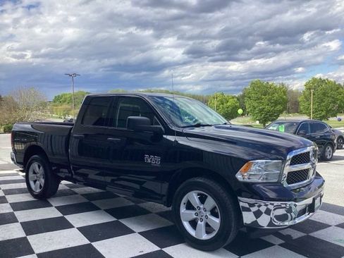 Used 2024 RAM 1500 Classic SLT AWD/4WD image 5