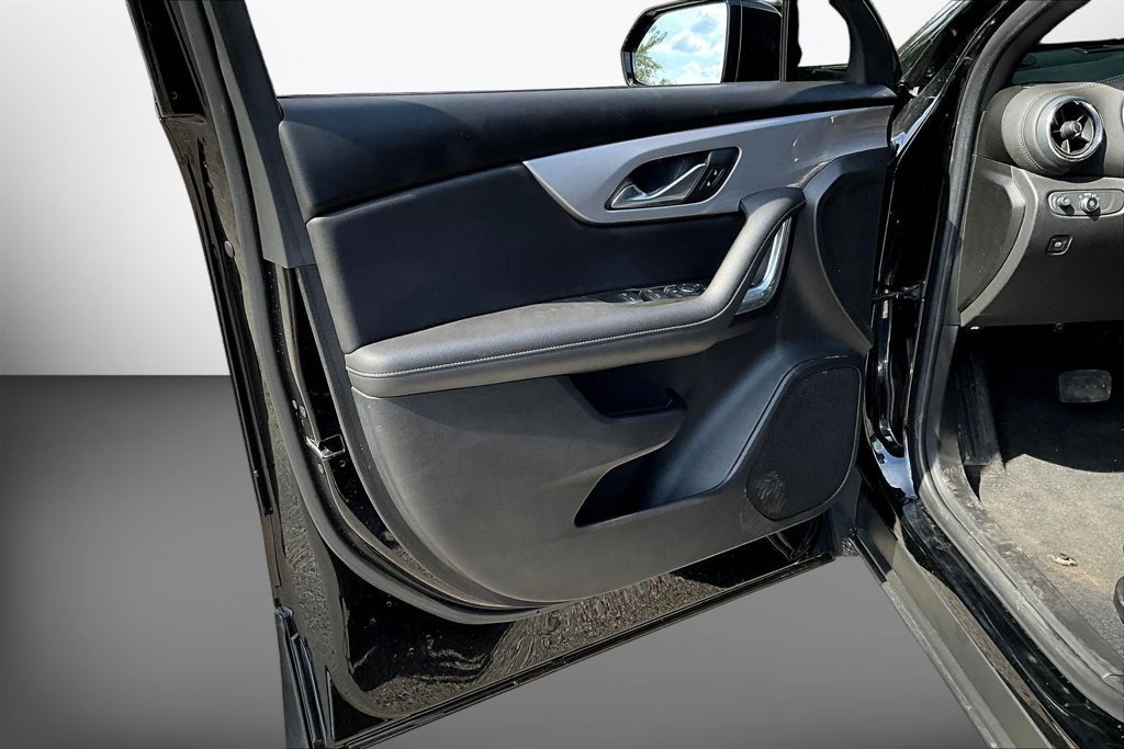 Used 2022 Chevrolet Blazer LT FWD image 18