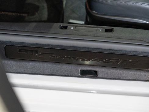 Certified 2025 Porsche 911 Carrera GTS RWD image 11