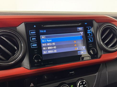Used 2018 Toyota Tacoma TRD Off-Road AWD/4WD image 21