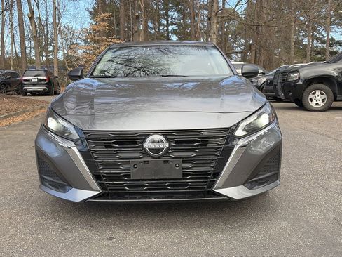 Used 2024 Nissan Altima 2.5 SV image 8