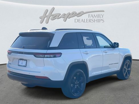 Used 2023 Jeep Grand Cherokee Altitude image 33