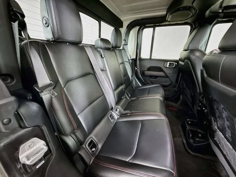 Used 2021 Jeep Gladiator Rubicon AWD/4WD image 28