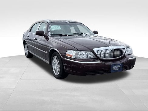 Used 2006 Lincoln Town Car Signature image 4