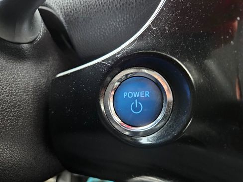 Used 2020 Toyota Prius XLE image 7