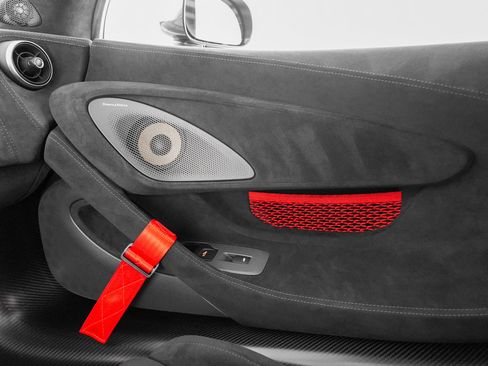 Used 2020 McLaren 620R RWD image 11