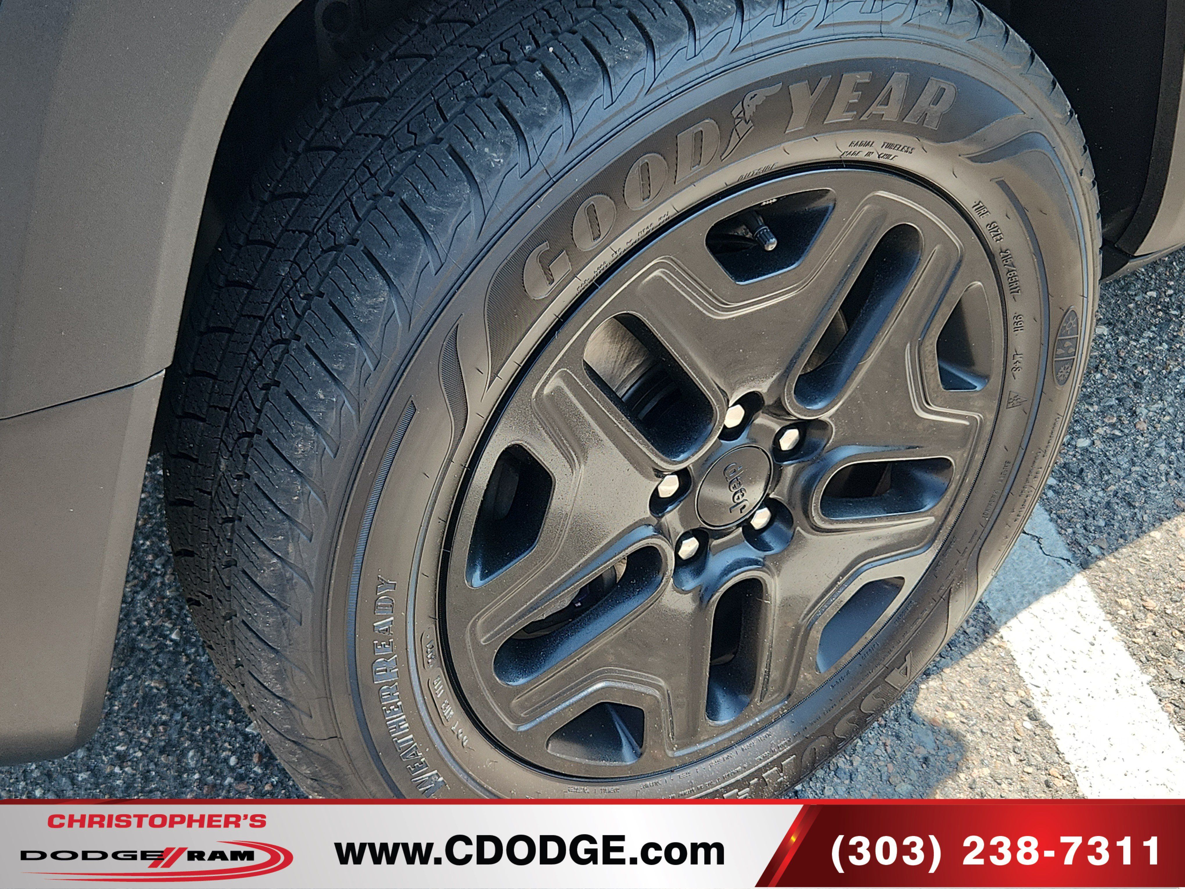 Used 2018 Jeep Renegade Trailhawk AWD/4WD image 23