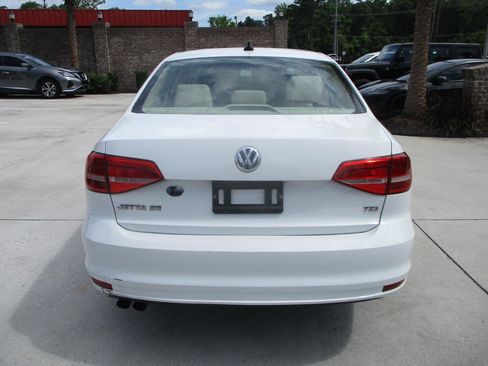 Used 2015 Volkswagen Jetta SE FWD image 9