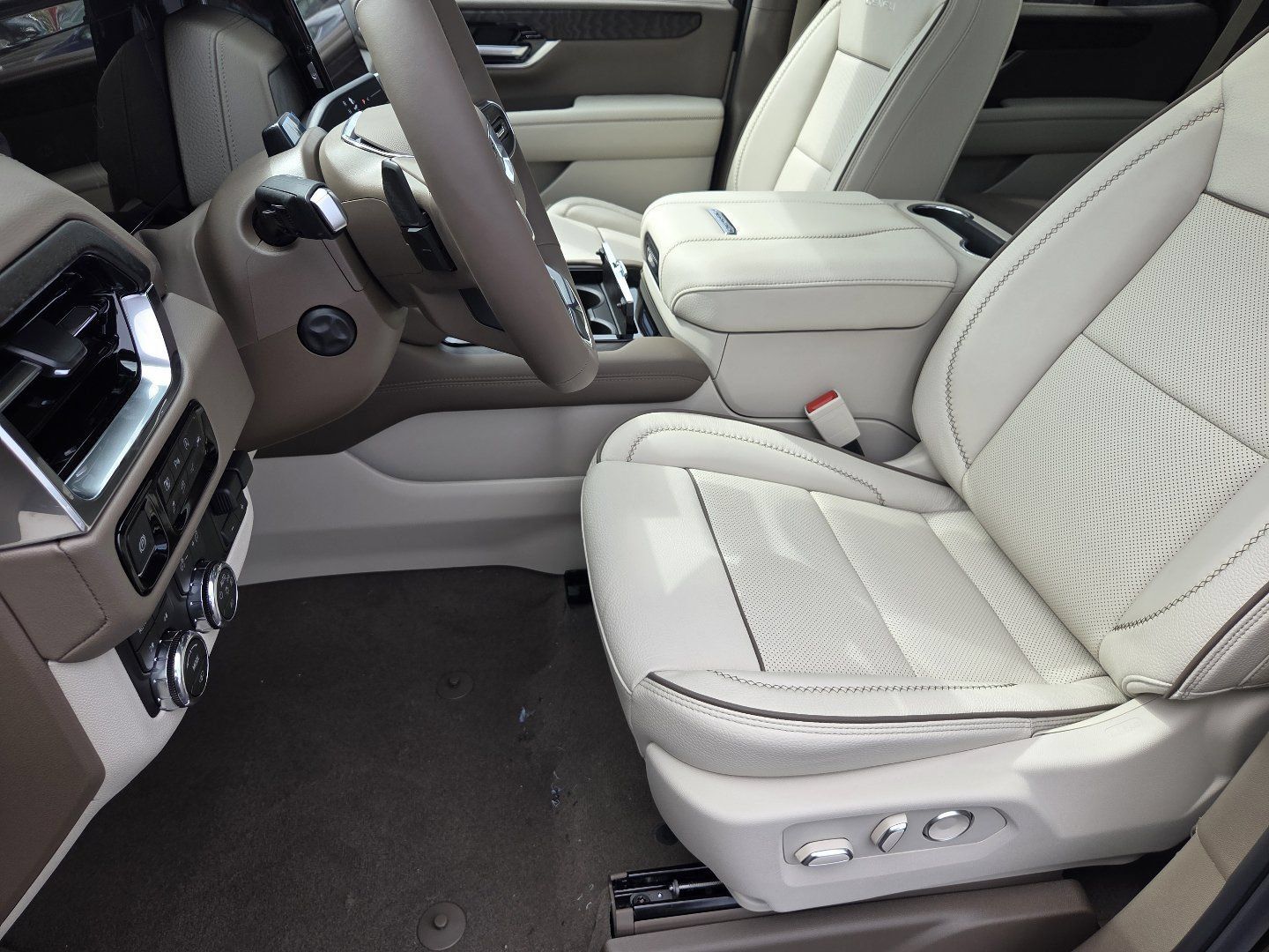 New 2026 GMC Yukon Denali w/ Denali Reserve Package AWD/4WD image 29