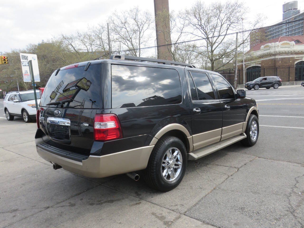 Used 2014 Ford Expedition EL XLT w/ Equipment Group 202A AWD/4WD image 4
