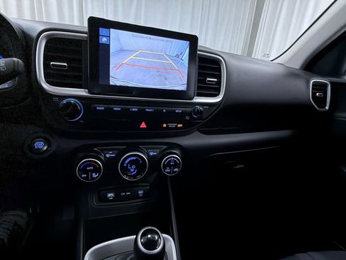 Used 2025 Hyundai Venue SEL FWD image 14