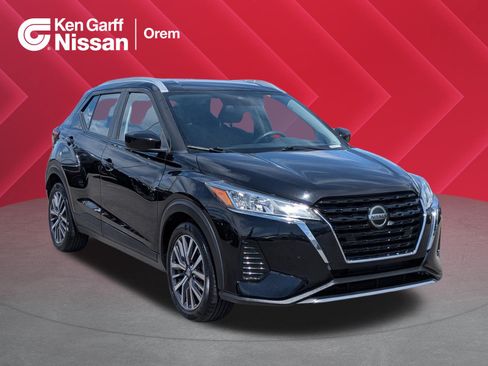Used 2021 Nissan Kicks SV FWD image 1