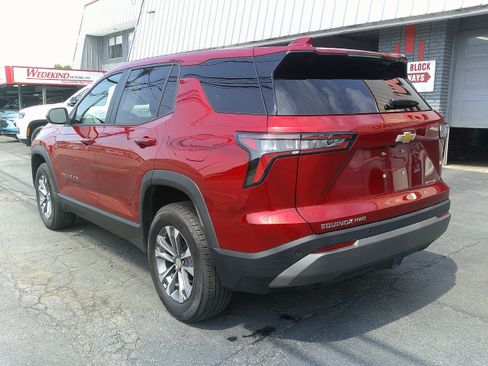 Used 2026 Chevrolet Equinox LT AWD/4WD image 3