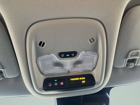 Used 2025 Chevrolet TrailBlazer LT w/ Driver Confidence Package image 20