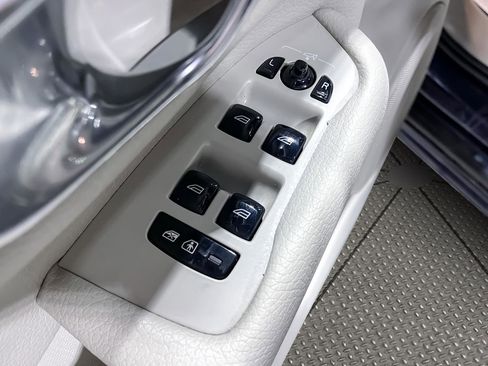 Used 2016 Volvo XC90 T6 Momentum image 12