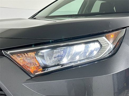 Used 2021 Toyota RAV4 XLE image 30