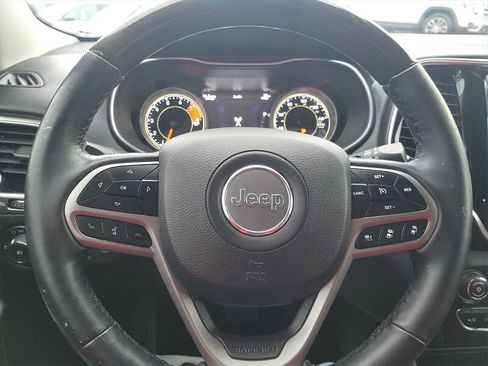 Used 2019 Jeep Cherokee Overland w/ Technology Group AWD/4WD image 16