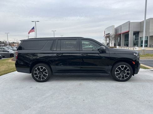 Used 2021 Chevrolet Suburban RST w/ Luxury Package image 11