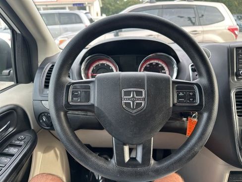 Used 2019 Dodge Grand Caravan SE image 22