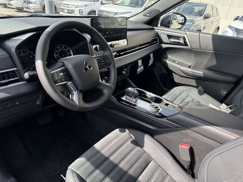 New 2026 Mitsubishi Outlander LE image 13