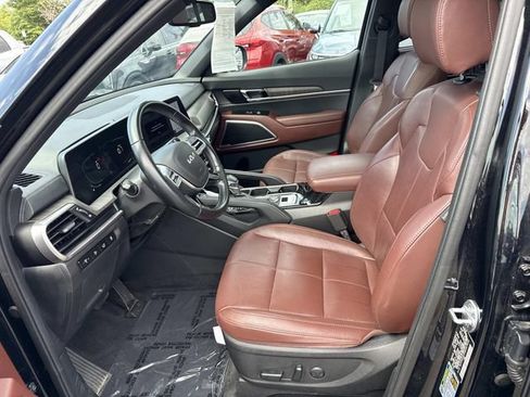 Used 2024 Kia Telluride EX w/ EX Captain's Chair Package FWD image 14