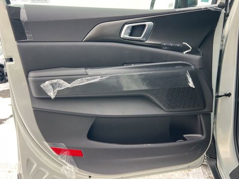 New 2026 Kia Carnival SX image 8