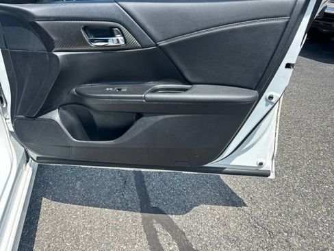 Used 2017 Honda Accord Sport image 17