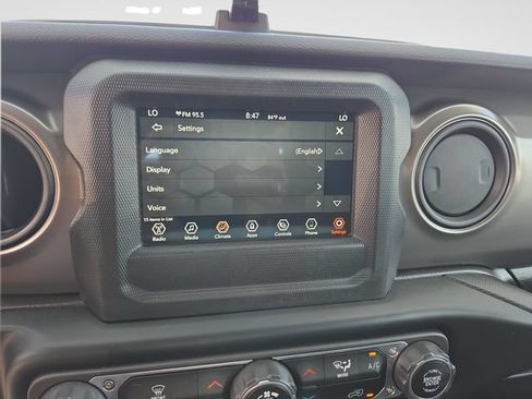 Used 2023 Jeep Gladiator Sport AWD/4WD image 25