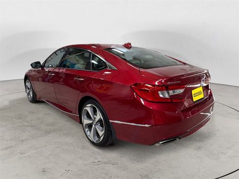 Used 2018 Honda Accord Touring image 3