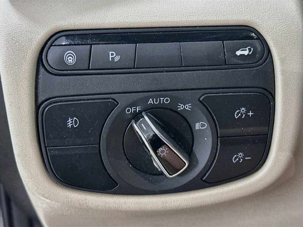 Used 2019 INFINITI QX50 Essential w/ Premium Heat Package AWD/4WD image 11